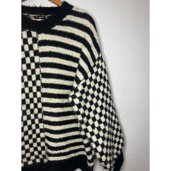 Blu Pepper Delaney Checkered Knit Sweater Round Crew Neckline - Picture 3 of 6